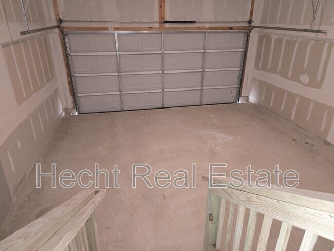 Building Photo - 1518 Tiptop Mdw