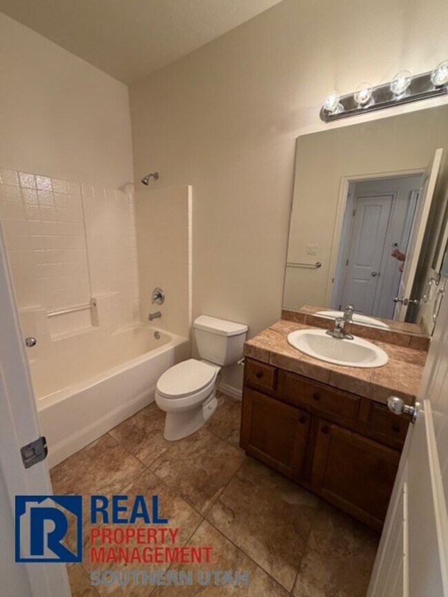 Building Photo - Beautiful Coral Canyon Home