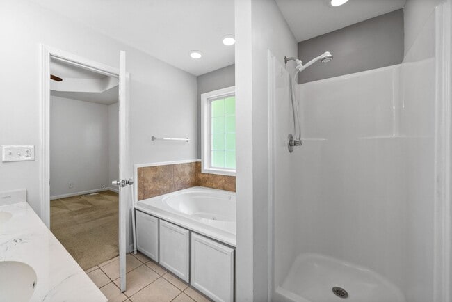 Building Photo - Pet Friendly Three Bedroom with Bonus!
