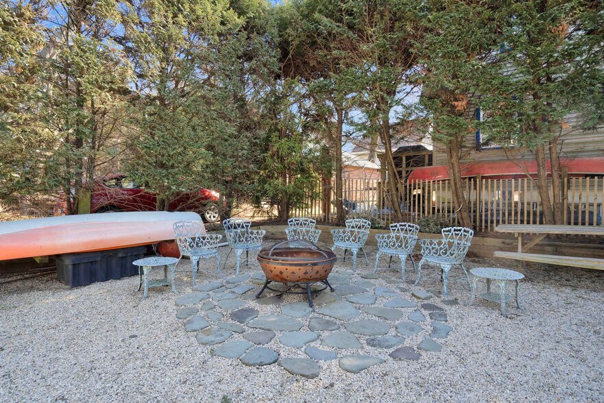 Building Photo - 2 Clifton Ave