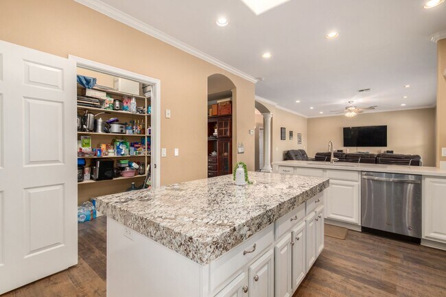 Building Photo - Beautiful 4 Bedroom Home on 1.25 ACRES in QUEEN CREEK!