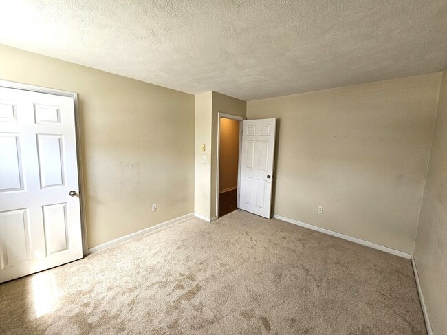 Building Photo - 200 Manville Hill Rd