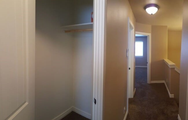 Building Photo - Comfort & Convenience in The Meadows – 3 B...