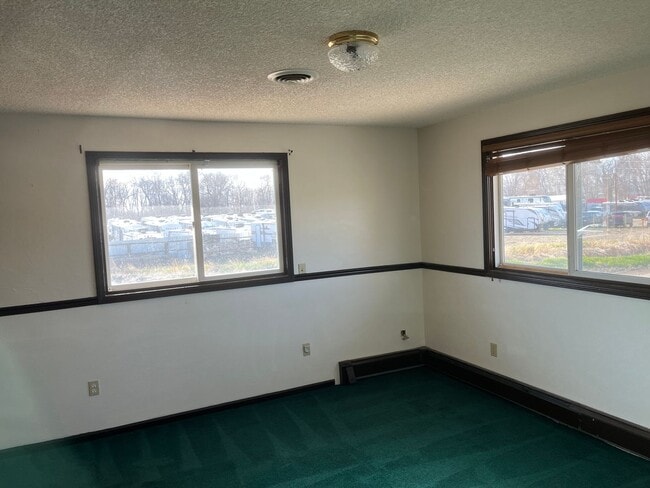 Building Photo - 1229 Thiel Rd