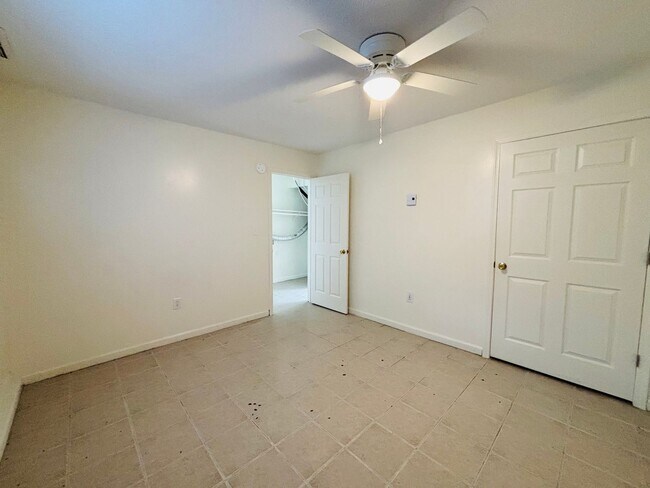 Building Photo - 345 Wakeman Ct NE