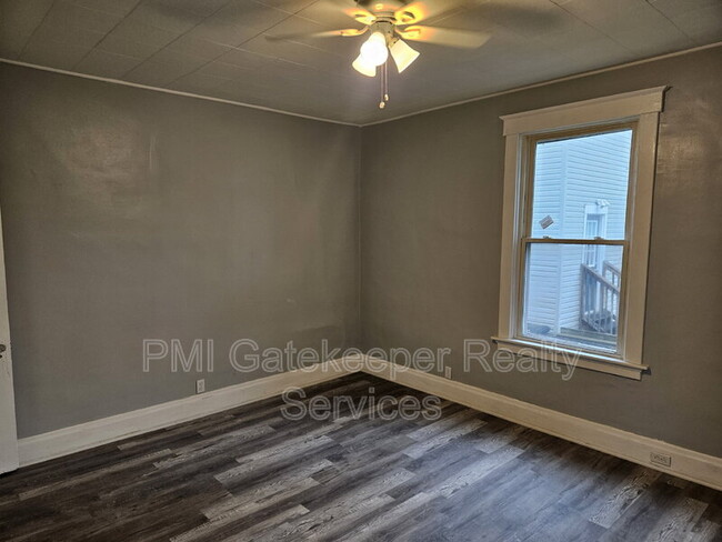Building Photo - 5402 Rolston Ave