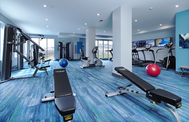 Building Photo - Aqua on the Levee