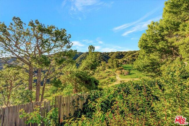 Building Photo - 16608 Park Ln Cir