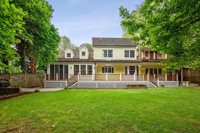 Building Photo - 3525 Williamsburg Ln NW