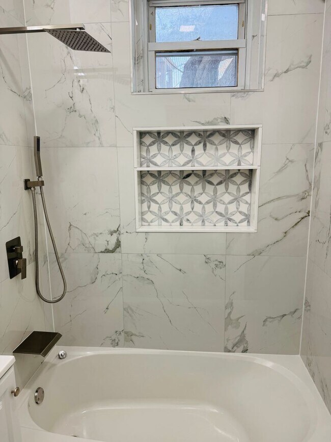 Building Photo - 59 Henry St