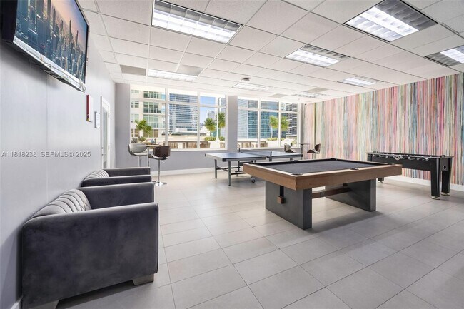 Building Photo - 1200 Brickell Bay Dr