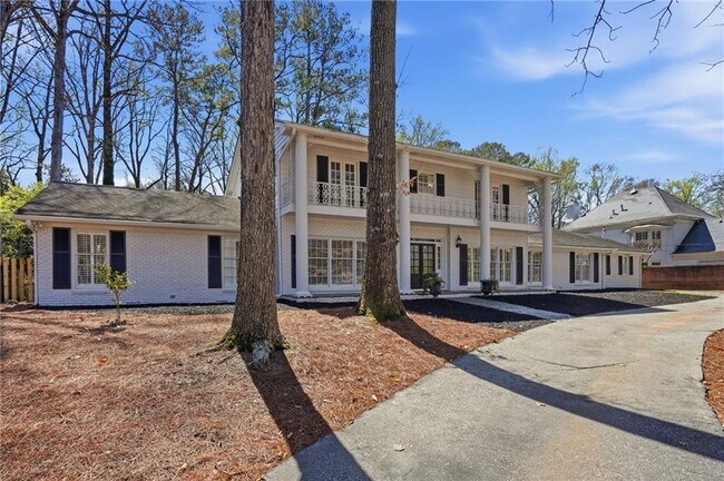 Building Photo - 1190 W Paces Ferry Rd NW