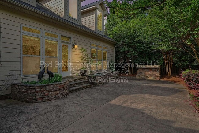 Building Photo - 10644 Euclid Ave NW