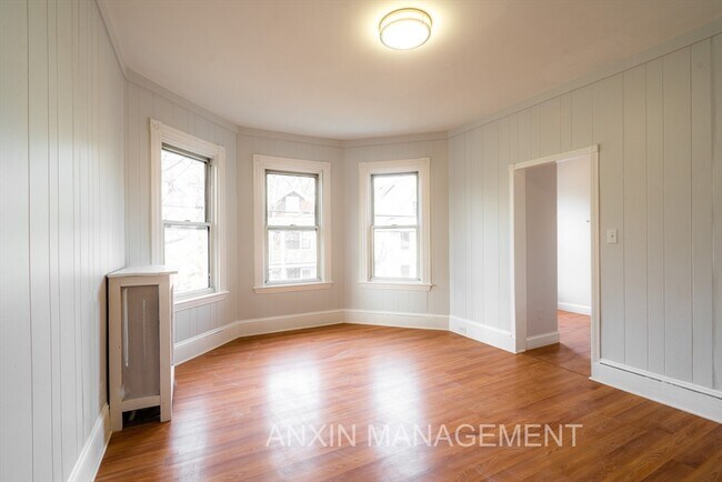 Building Photo - 298 Brookline St