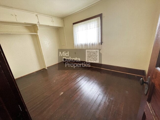 Building Photo - 1016 S Duff- 4 bedroom House