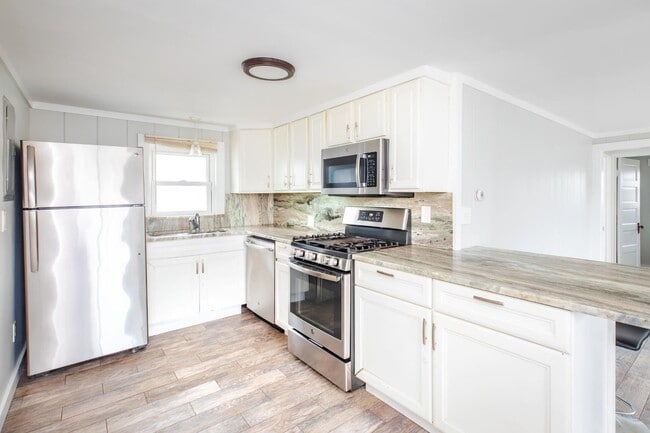 Building Photo - 140 Ashworth Ave