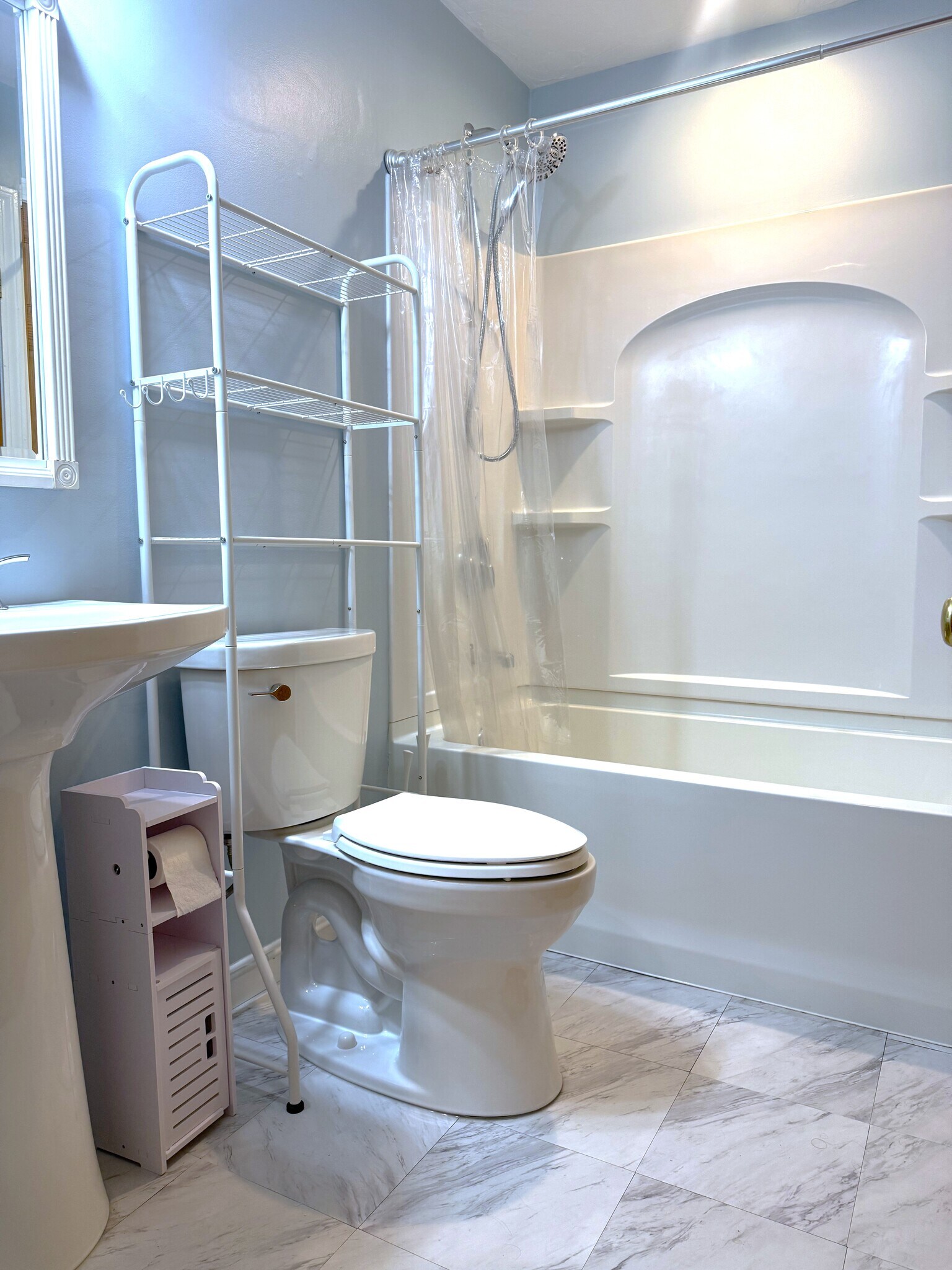 Building Photo - 83 Highwood Dr