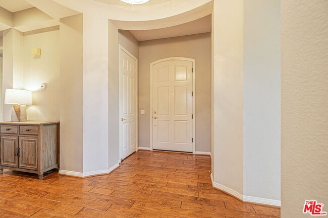 Building Photo - 23810 Bayview Ct