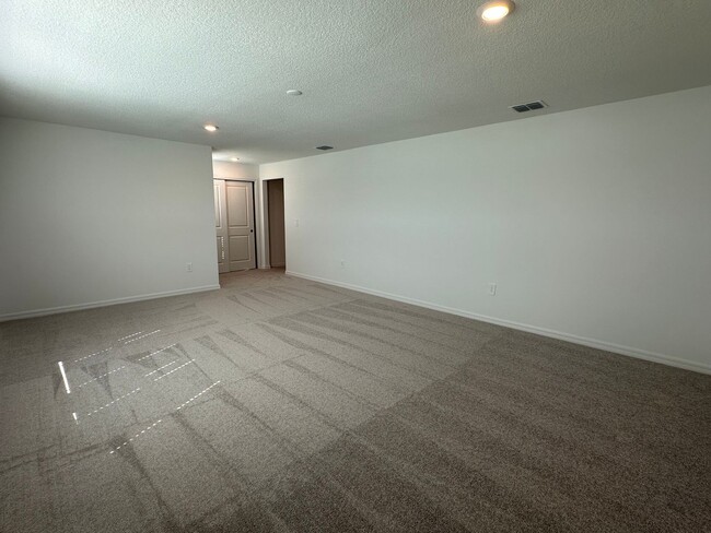 Building Photo - BRAND NEW 5 Bed, 3 Bath home in Liberty Pr...