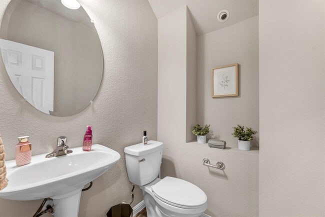 Building Photo - 411 W St Elmo Rd