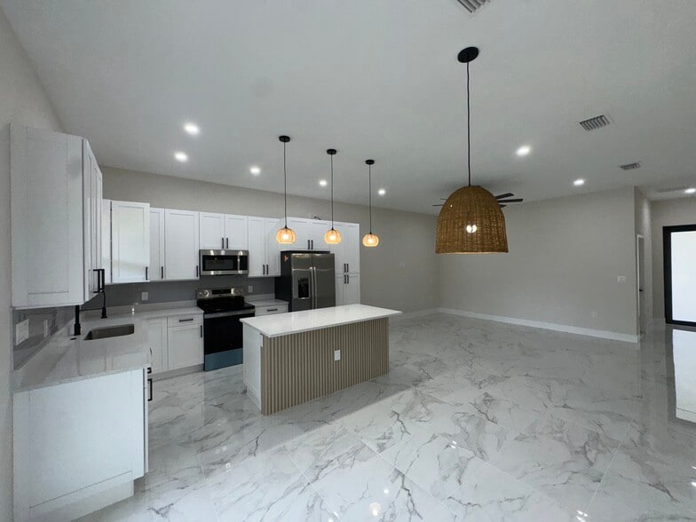 Primary Photo - 4829 29th St SW