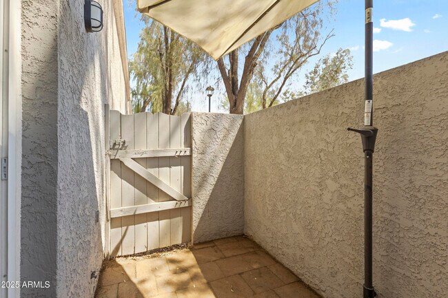 Building Photo - 9020 W Highland Ave