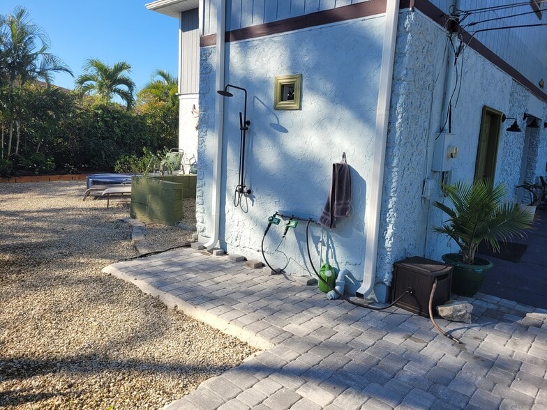 Building Photo - 4385 Pine Lake Rd