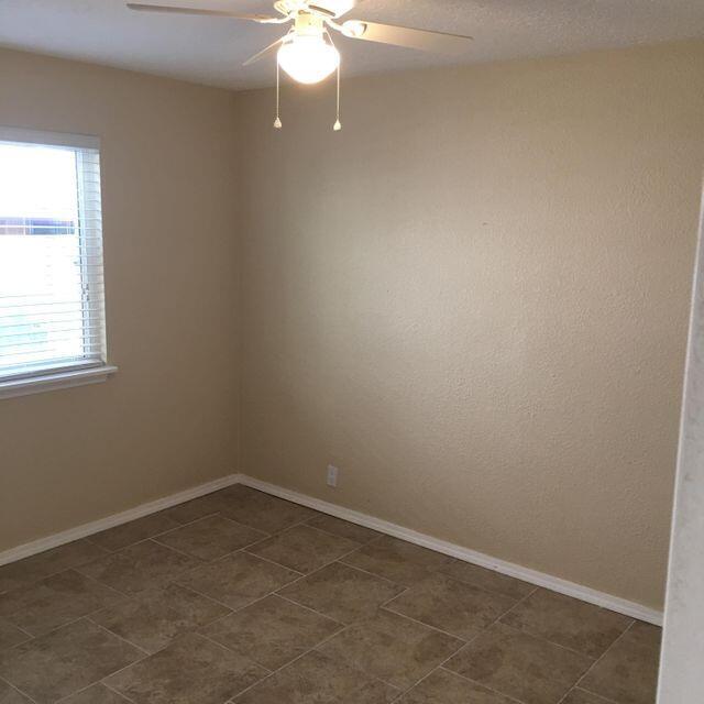 Building Photo - 1808 Buena Vista Dr SE