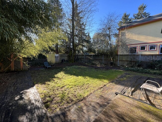 Building Photo - Character-Rich Two-Bedroom with Vintage Bath, Ample Storage & Expansive Outdoor Space