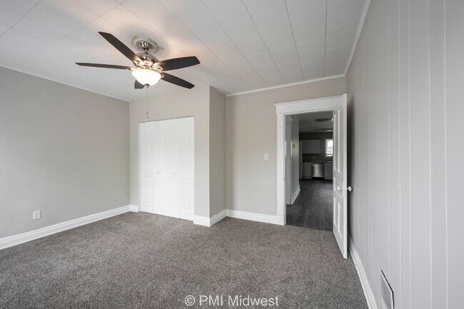 Building Photo - "Charming 3-Bedroom Duplex Haven on W 29th St – Spacious 1031 Sq Ft Gem in Indianapolis!"