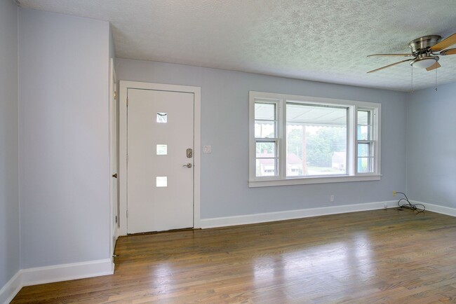 Building Photo - 3 bed 1 bath on Knob Creek Rd. near Johnso...