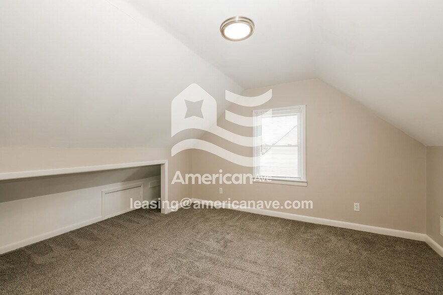 Building Photo - 4764 Burkhardt Ave