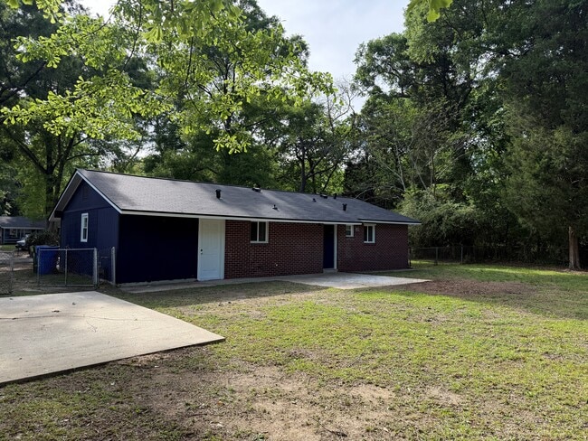 Building Photo - 2210 Fields Ave