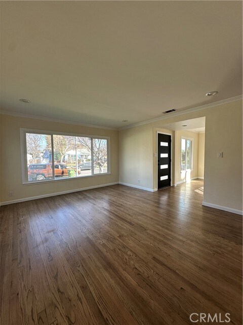 Building Photo - 6447 Balcom Ave