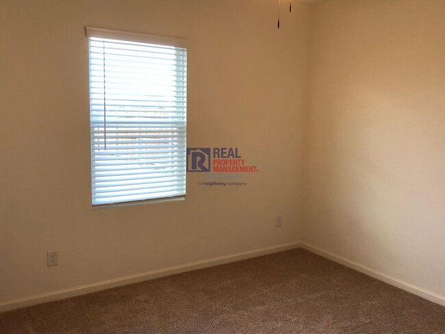 Building Photo - Spacious 5 Bedroom/3 Full Bath Open Concep...