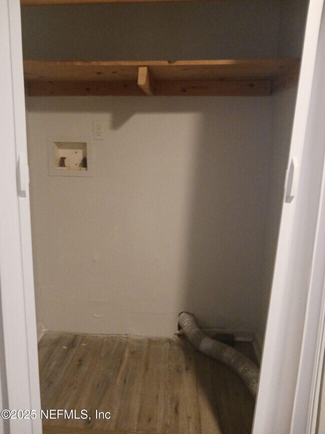 Building Photo - 451 Duray St