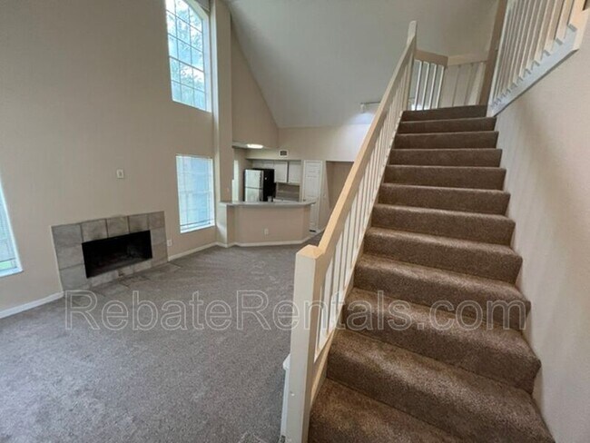 Building Photo - 13700 Richmond Park Dr N
