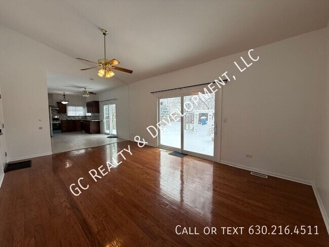 Building Photo - 885 Chelsea Ct