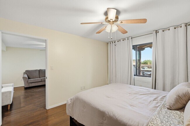 Building Photo - Charming Furnished, 55+ Community in Green Valley!