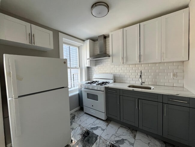 Building Photo - 86 Irving St