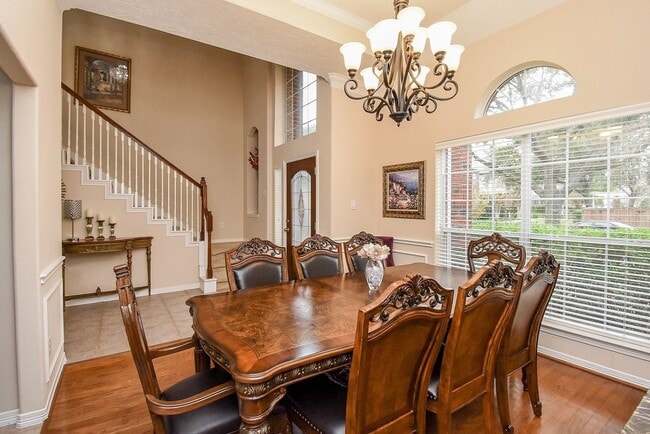 Building Photo - 1446 Sherwood Park Cir