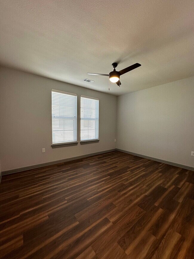 Building Photo - 632 Haversham Dr