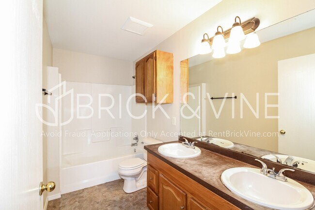 Building Photo - Pet-friendly house in Hope Crossing