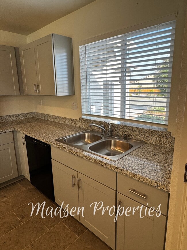 Building Photo - 114 Christian Ave