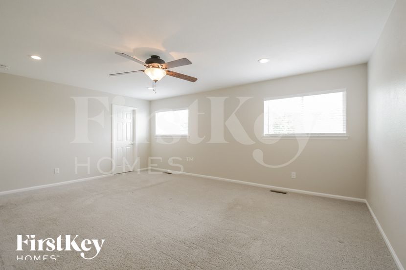 Building Photo - 892 Willow Dr