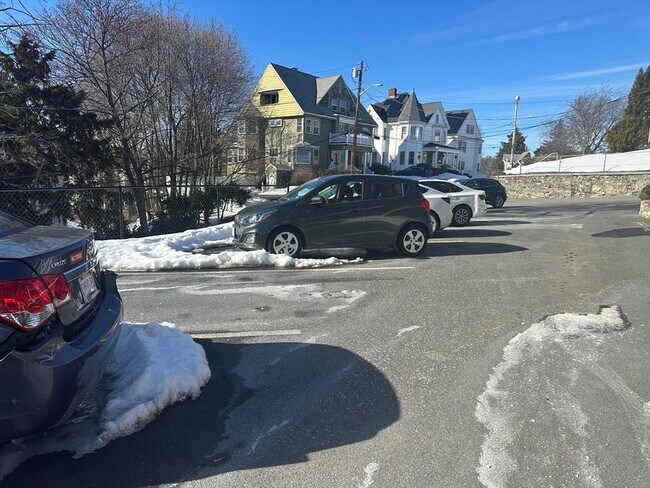 Building Photo - 27 Alpine St