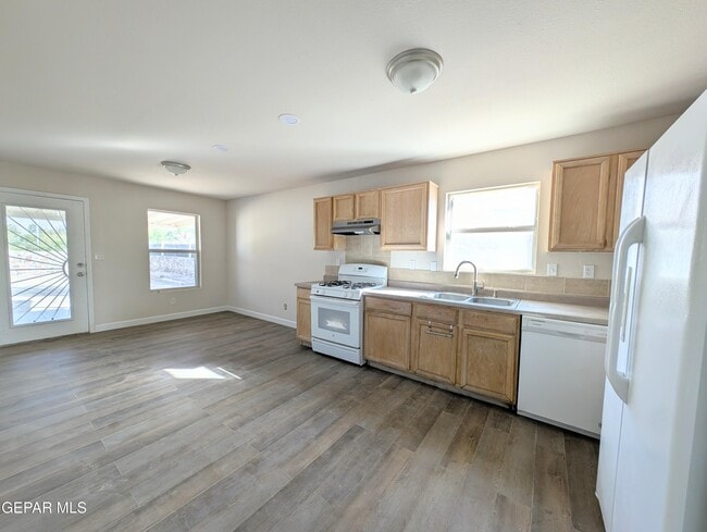 Building Photo - 5857 W Valley Cir