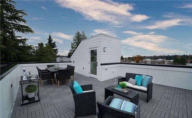 Building Photo - Air-Conditioned Seattle Townhome with Rooftop Deck & Mt. Rainier Views
