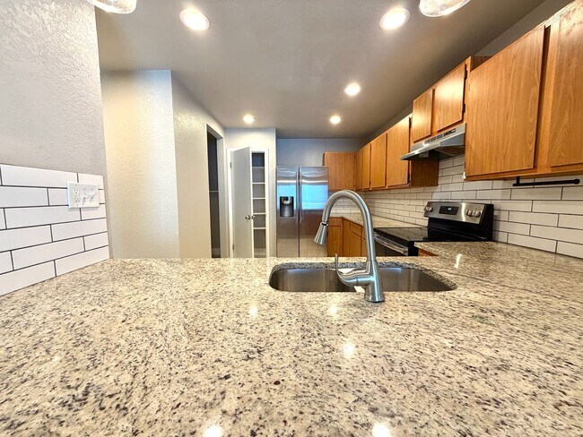 Building Photo - 3 bed 2 bath in Heritage Park