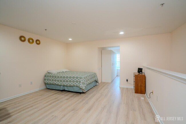 Building Photo - 908 Blossom Cir